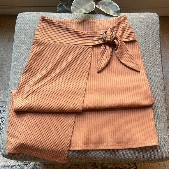 Ribbed Midi Wrap Skirt with Tortoise shell belt detailing , Size: M - Picture 1 of 16